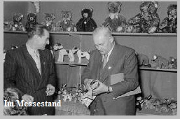 Hellmut Hermann im Messestand Hellmut Hermann im Messestand